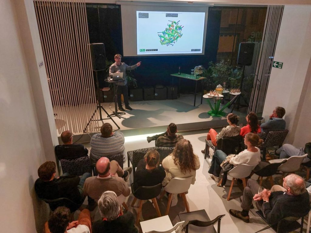 Arena - Theateropstelling en podium met groot scherm